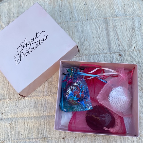 Agent Provocateur Iridescent White Pair of Sequin Nipple Pasties - Picture 10 of 12